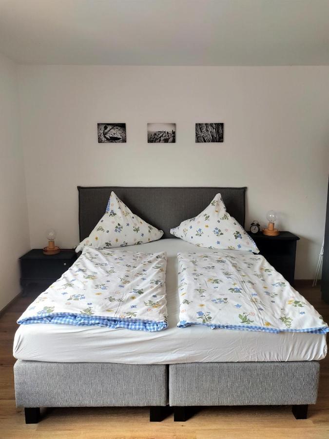 Ferienwohnung Alte Schule Ruhwarden ภายนอก รูปภาพ